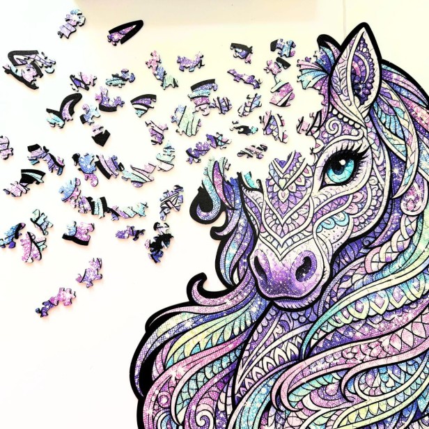 puzzle drewniane z kolorowym jednorożcem, puzzle jednorożec