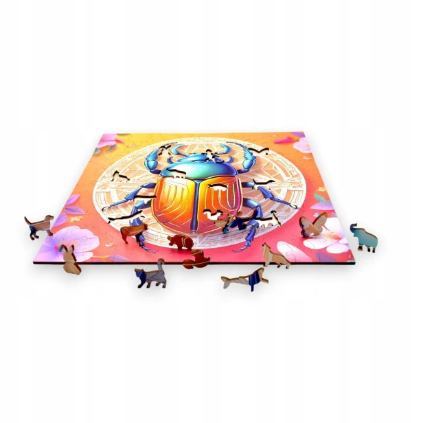 puzzle z skarabeuszem, skarabeusz, kolorowy żuk, skarabeusz na kolorowym tle,  25x25cm , kwadratowe puzzle, nieregularne kształty, puzzle drewniane, 150 elementów, mruu&amp;pruu puzzle, mruupruu, mruupruu puzzle