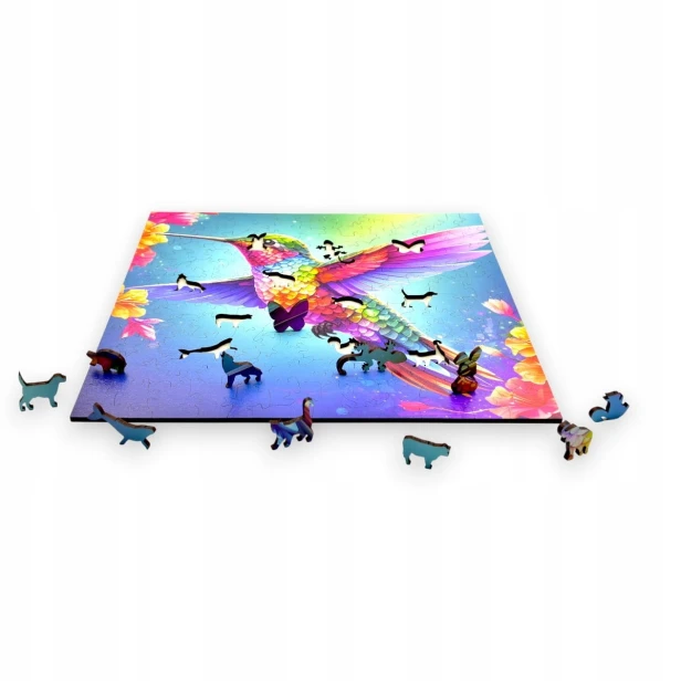 puzzle z kolibrem, koliber, koliberek, koliber na kolorowym tle,  25x25cm , kwadratowe puzzle, nieregularne kształty, puzzle drewniane, 150 elementów, mruu&amp;pruu puzzle, mruupruu, mruupruu puzzle